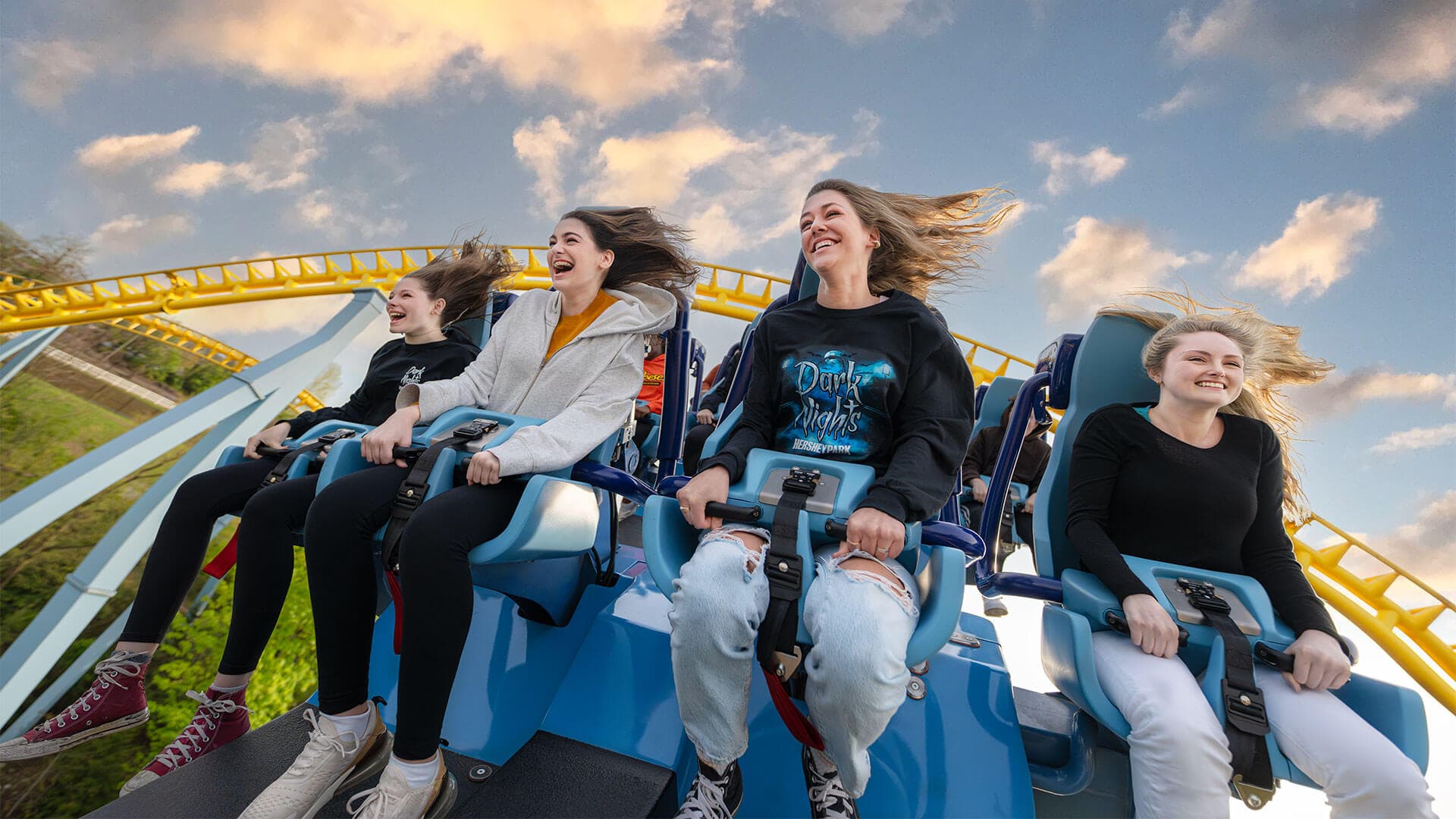 teens on skyrush hersheypark dark nights