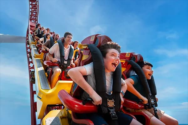 girls riding wildcats revenge at hersheypark