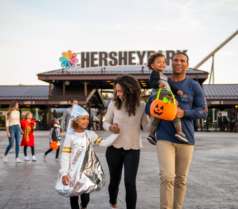 Children in halloween costumes near Hersheypark front gate
